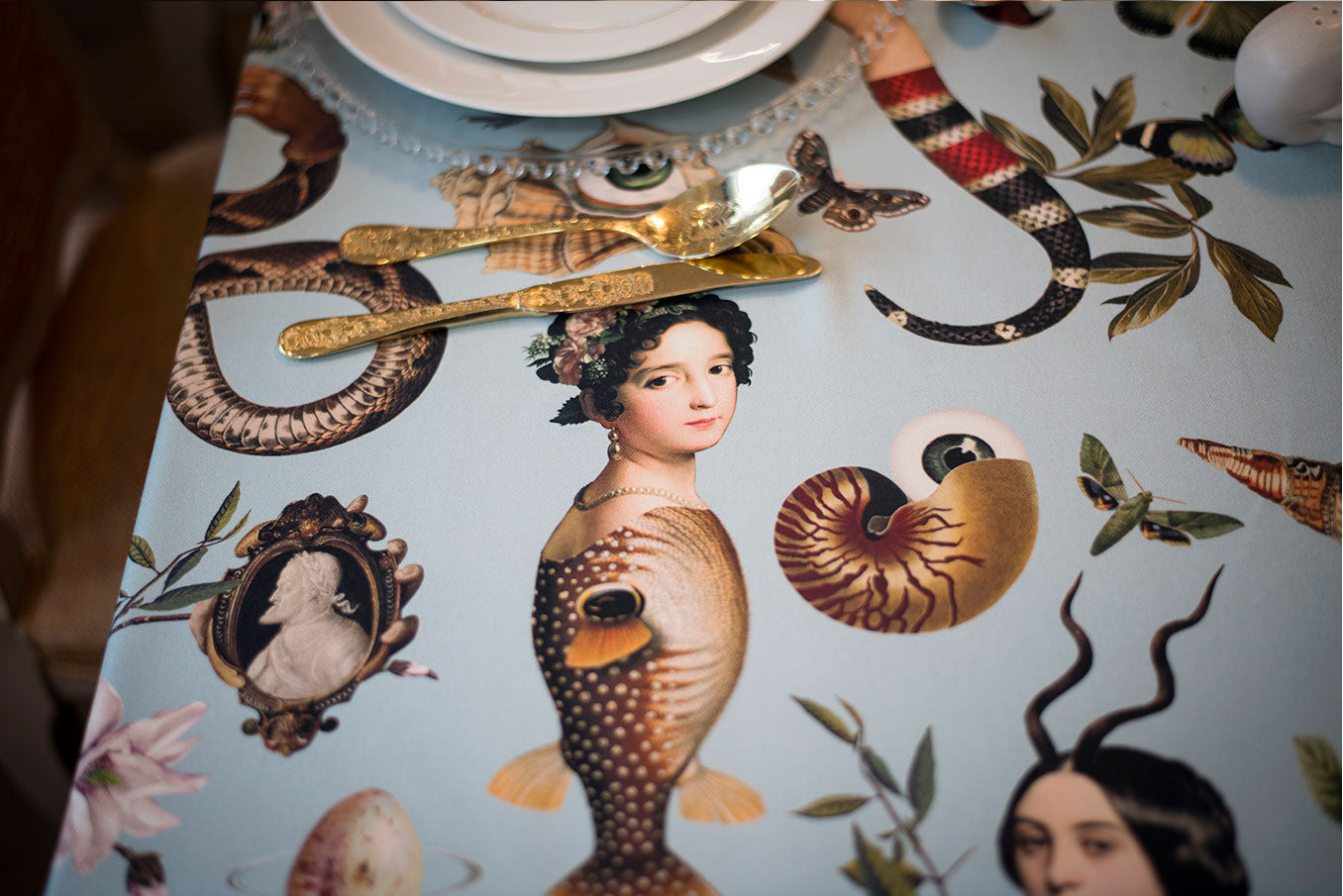 Bestiario - Mantel