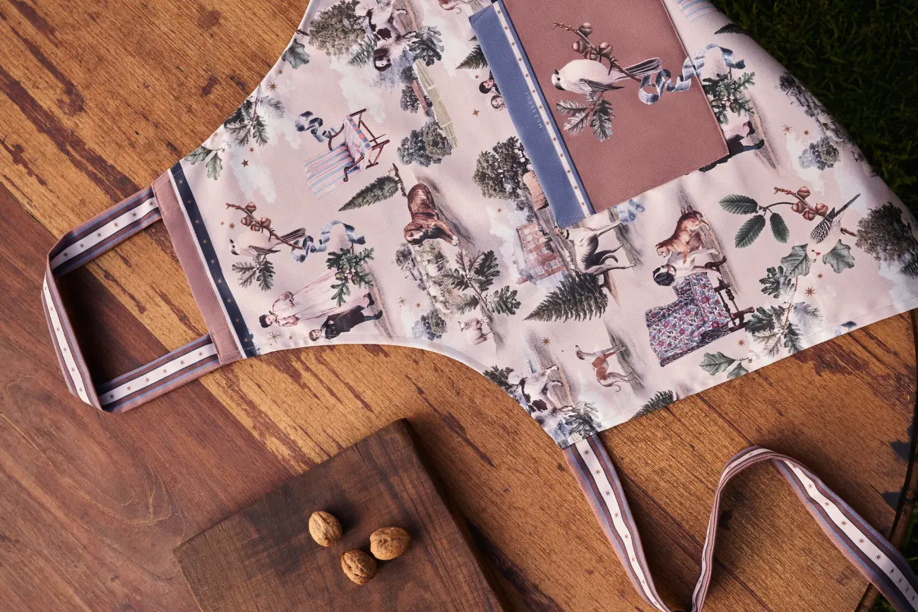 Delantales prácticos y elegantes de poliéster con tiras ajustables y estampados modernos
